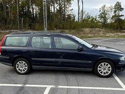 Blå Begagnad 2001 Volvo V70 Kombi | 20 900 kr (Marknadspris)