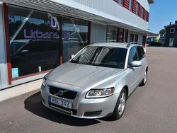 Ljusgrå Begagnad 2008 Volvo V50 Kinetic Kombi | 54 900 kr (Marknadspris)