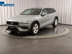 Grå Begagnad 2024 Volvo V60 CC Core Kombi | 409 900 kr (Bra pris)