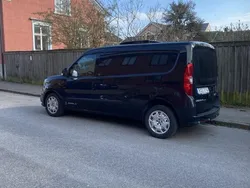 Svart Begagnad 2020 Fiat Doblò Minibuss | 157 000 kr