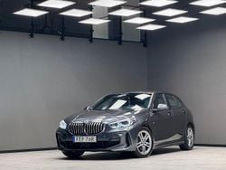 Grå Begagnad 2021 BMW 118 M Sport Halvkombi | 259 900 kr (Lite dyr)