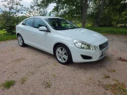 Vit Begagnad 2011 Volvo S60 Momentum Sedan | 72 800 kr (Marknadspris)