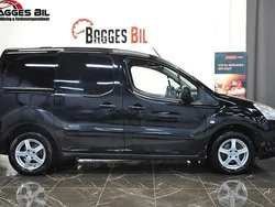Svart Begagnad 2015 Citroën Berlingo Minibuss | 63 900 kr (Marknadspris)