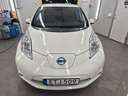 Vit Begagnad 2017 Nissan Leaf Halvkombi | 98 000 kr (Marknadspris)