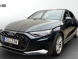 Grå Begagnad 2024 Audi A3 Sportback Advanced Plus Halvkombi | 309 000 kr (Marknadspris)