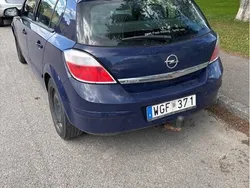 Blå Begagnad 2005 Opel Astra Halvkombi | 25 000 kr (Marknadspris)