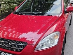 Röd Begagnad 2007 Kia Ceed 4 Halvkombi | 35 000 kr (Marknadspris)