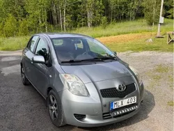 Grå Begagnad 2006 Toyota Yaris Halvkombi | 29 500 kr (Dyr)