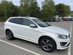 Vit Begagnad 2015 Volvo XC60 R-Design SUV | 190 000 kr (Marknadspris)