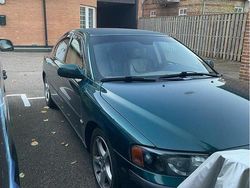 Grön Begagnad 2001 Volvo S60 Business Edition Sedan | 25 000 kr (Lite dyr)