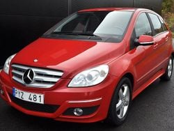 Röd Begagnad 2011 Mercedes B180 Minibuss | 74 000 kr (Marknadspris)