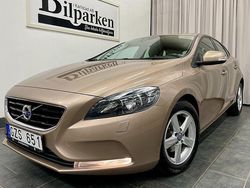 Brun Begagnad 2013 Volvo V40 Kinetic Halvkombi | 114 900 kr (Marknadspris)