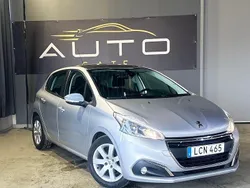 Ljusgrå (grå) Begagnad 2015 Peugeot 208 Halvkombi | 59 900 kr (Marknadspris)