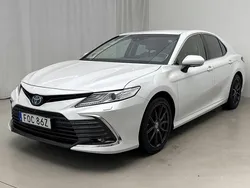 Vit Begagnad 2022 Toyota Camry Executive | 309 000 kr