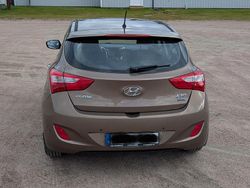 Brun Begagnad 2014 Hyundai i30 Halvkombi | 54 500 kr (Marknadspris)