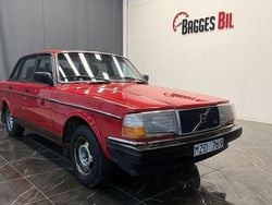 Röd Begagnad 1988 Volvo 240 Sedan | 55 000 kr
