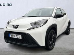 Vit Begagnad 2023 Toyota Aygo X Play SUV | 179 900 kr (Marknadspris)