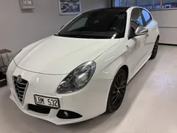 Vit Begagnad 2012 Alfa Romeo Giulietta Quadrifoglio Verde Halvkombi | 105 000 kr