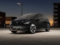 Svart (midnight black metallic) Begagnad 2025 Cupra Born e-Boost Halvkombi | 399 000 kr (Dyr)
