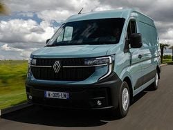 Grå Ny 2025 Renault Master Van | 474 900 kr (Marknadspris)