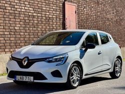 Vit Begagnad 2022 Renault Clio V Equilibre Halvkombi | 149 800 kr (Marknadspris)