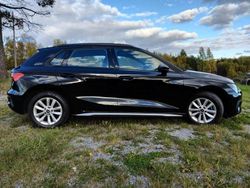 Svart Begagnad 2022 Audi A3 Sportback Comfort Halvkombi | 229 000 kr (Marknadspris)