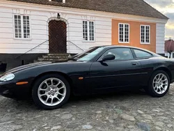Svart Begagnad 1999 Jaguar XK R | 225 000 kr