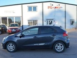 Grå Begagnad 2015 Kia Rio Halvkombi | 94 900 kr (Marknadspris)
