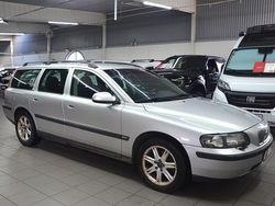 Ljusgrå Begagnad 2002 Volvo V70 Kombi | 39 900 kr (Dyr)