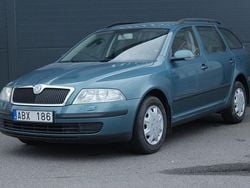 Ljusgrön Begagnad 2006 Skoda Octavia Kombi | 29 900 kr (Marknadspris)