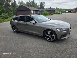 Grå Begagnad 2022 Volvo V60 Kombi | 220 000 kr (Lite dyr)