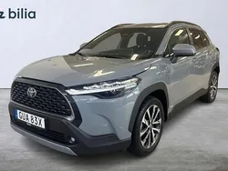 Grå Begagnad 2024 Toyota Corolla Cross Style SUV | 399 900 kr (Marknadspris)