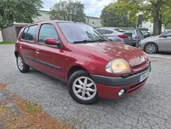 Röd Begagnad 2001 Renault Clio II Halvkombi | 12 500 kr (Marknadspris)