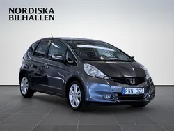 Ljusgrå Begagnad 2013 Honda Jazz Halvkombi | 79 795 kr (Marknadspris)
