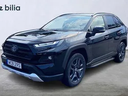 Svart Begagnad 2022 Toyota RAV4 Hybrid SUV | 439 900 kr (Marknadspris)