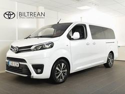 Vit Begagnad 2023 Toyota Proace Verso Premium Kombi | 449 900 kr (Marknadspris)