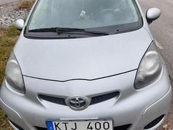 Silver Begagnad 2010 Toyota Aygo Halvkombi | 30 000 kr (Bra pris)