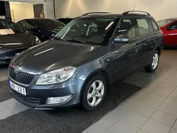 Mörkgrå Begagnad 2011 Skoda Fabia Elegance Kombi | 48 800 kr (Marknadspris)