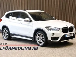 Vit (mineralvit metallic) Begagnad 2015 BMW X1 Sport Line SUV | 199 900 kr (Marknadspris)