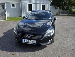 Svart Begagnad 2016 Volvo V60 Kombi | 160 000 kr (Marknadspris)