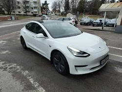 Vit Begagnad 2020 Tesla Model 3 Standard Range Sedan | 230 000 kr (Marknadspris)