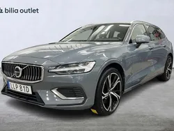 Grå Begagnad 2022 Volvo V60 Core Kombi | 329 900 kr (Marknadspris)
