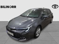 Mörkgrå Begagnad 2024 Toyota Corolla Hybrid Style Halvkombi | 299 900 kr (Marknadspris)