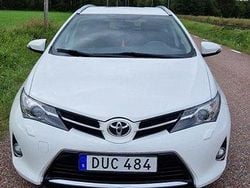Vit Begagnad 2015 Toyota Auris Touring Sports Kombi | 69 000 kr (Marknadspris)