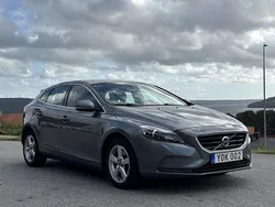 Grå Begagnad 2016 Volvo V40 Momentum Kombi | 125 000 kr (Marknadspris)