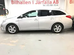 Silver Begagnad 2014 Toyota Auris Hybrid Executive Kombi | 124 900 kr (Marknadspris)