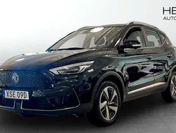 Svart (black) Begagnad 2021 MG ZS Luxury Sedan | 254 900 kr (Bra pris)