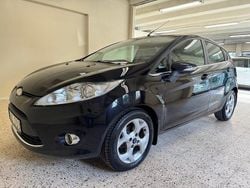 Svart Begagnad 2010 Ford Fiesta Titanium Halvkombi | 52 900 kr (Marknadspris)