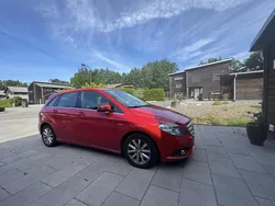Röd Begagnad 2012 Mercedes B180 Minibuss | 90 000 kr (Bra pris)