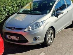 Grå Begagnad 2009 Ford Fiesta Titanium Halvkombi | 33 000 kr (Marknadspris)